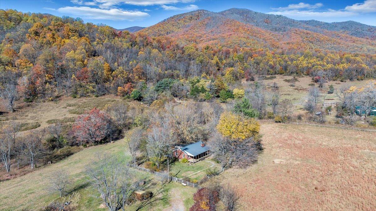 Big Island, Virginia 24526, United States, 2 Bedrooms Bedrooms, ,1 BathroomBathrooms,Residential,Pending,241567