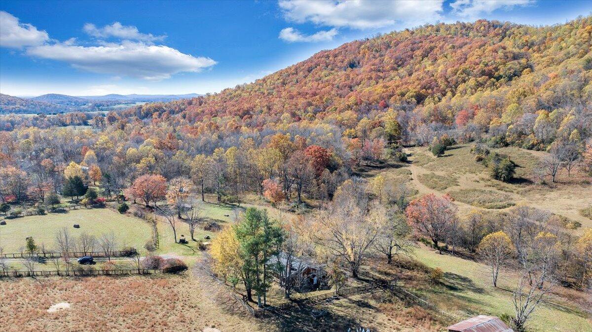 Big Island, Virginia 24526, United States, 2 Bedrooms Bedrooms, ,1 BathroomBathrooms,Residential,Pending,241567