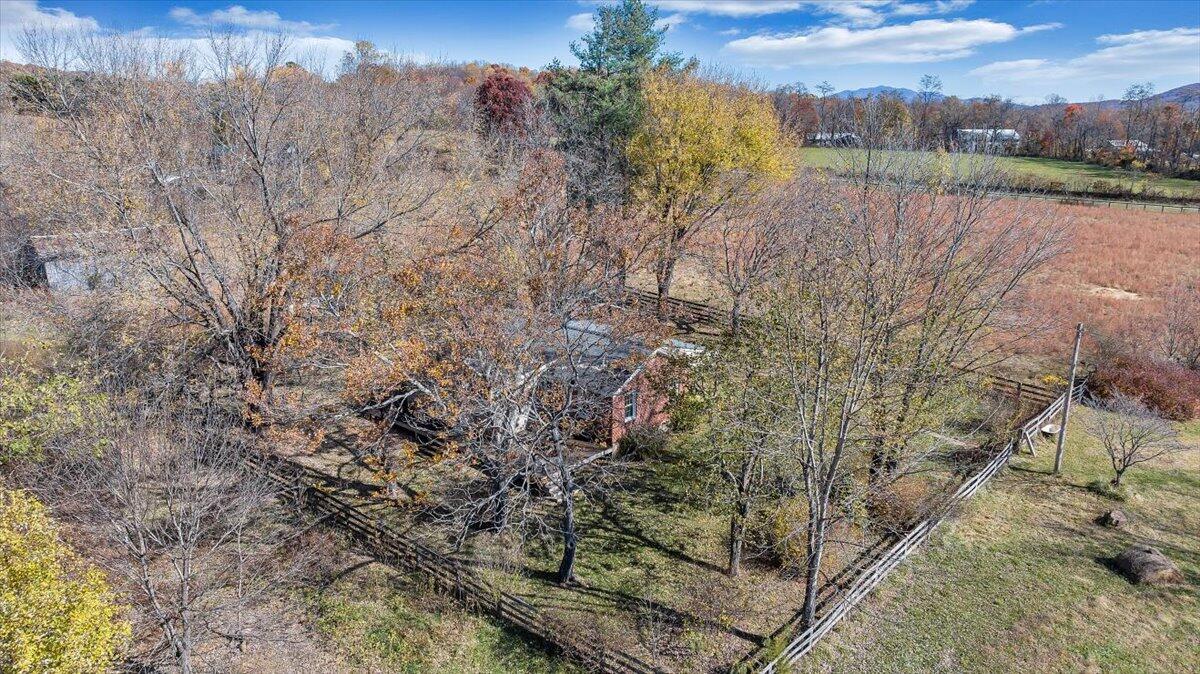 Big Island, Virginia 24526, United States, 2 Bedrooms Bedrooms, ,1 BathroomBathrooms,Residential,Pending,241567