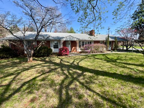 Homes For Sale - 984 Colbourne Ave<br/> Vinton, VA 24179