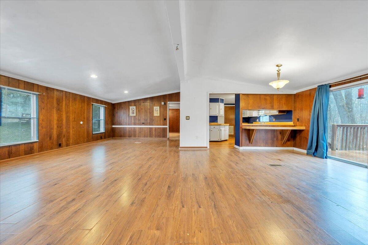 105 Windward Way, Moneta, Virginia image 4