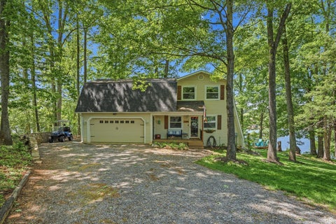 Homes For Sale - 497 Long Island Dr<br/> Moneta, VA 24121