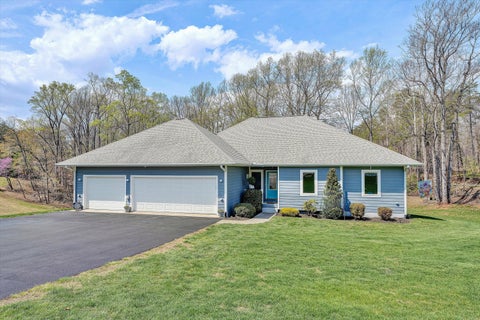 Homes For Sale - 301 Indian Ridge Dr<br/> Bedford County, Moneta, VA 24121