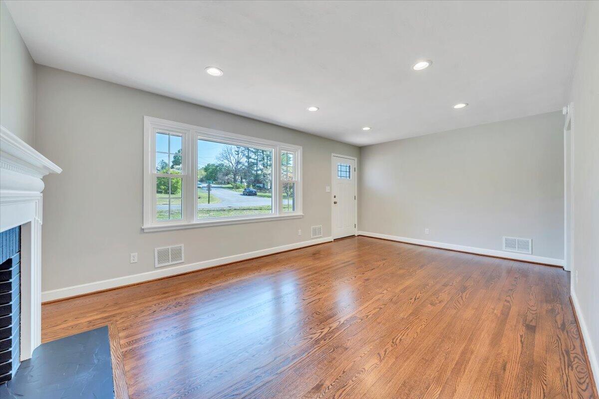 4602 Cresthill Dr, Roanoke, Virginia image 3