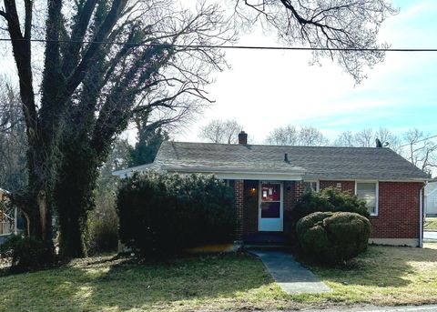 Photo of 2501 Liberty RD NW, Roanoke, VA 24012 (MLS # 925204)