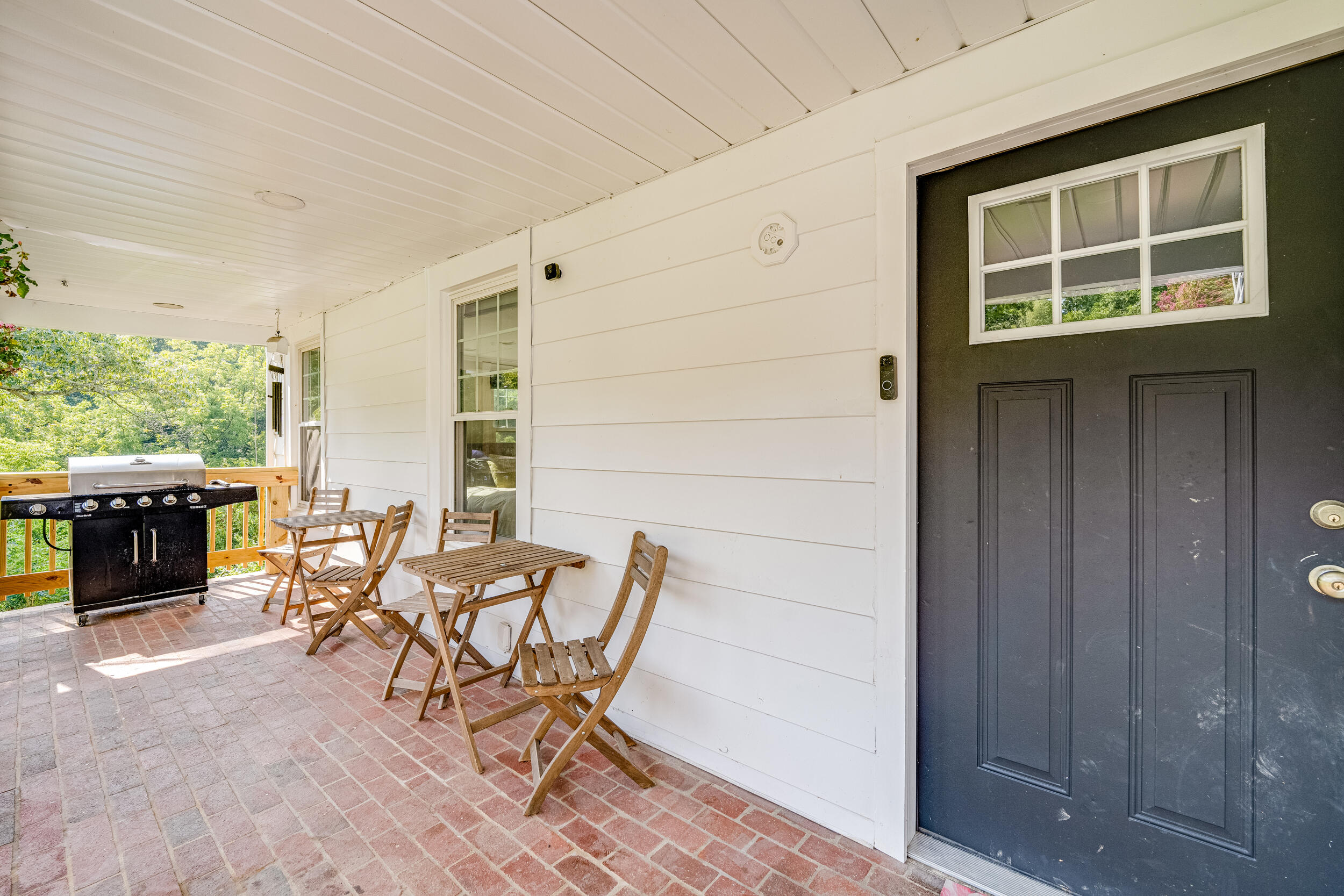 1038 Valencia Dr, Huddleston, Virginia image 2