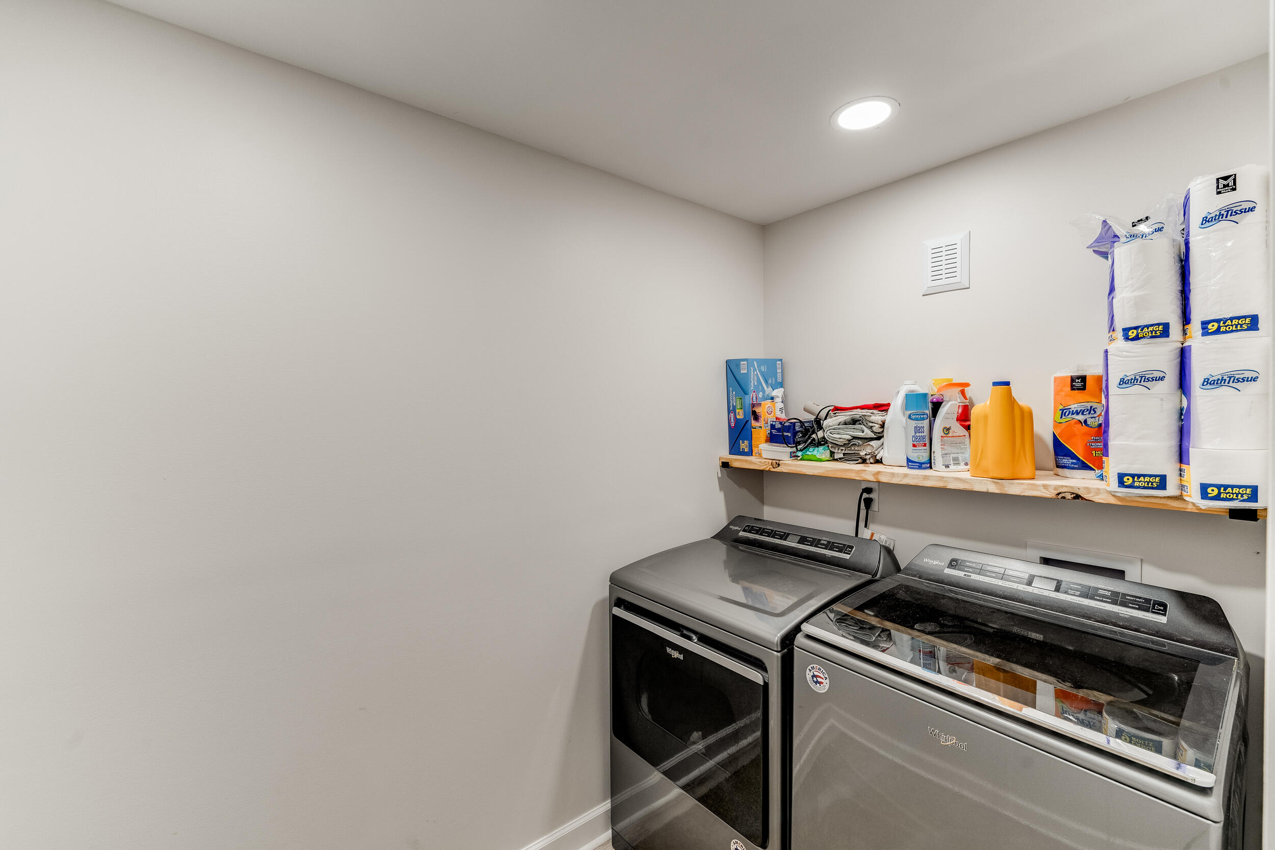 1038 Valencia Dr, Huddleston, Virginia image 25