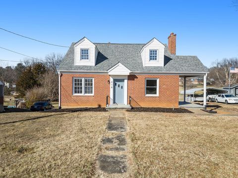 Homes For Sale - 218 E John Redd Blvd<br/> Collinsville, VA 24078