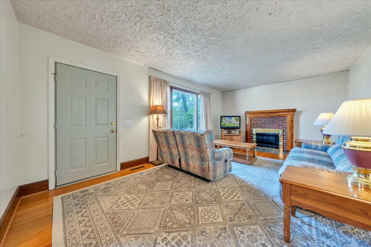 12477 North Old Moneta Rd, Moneta, Virginia image 4