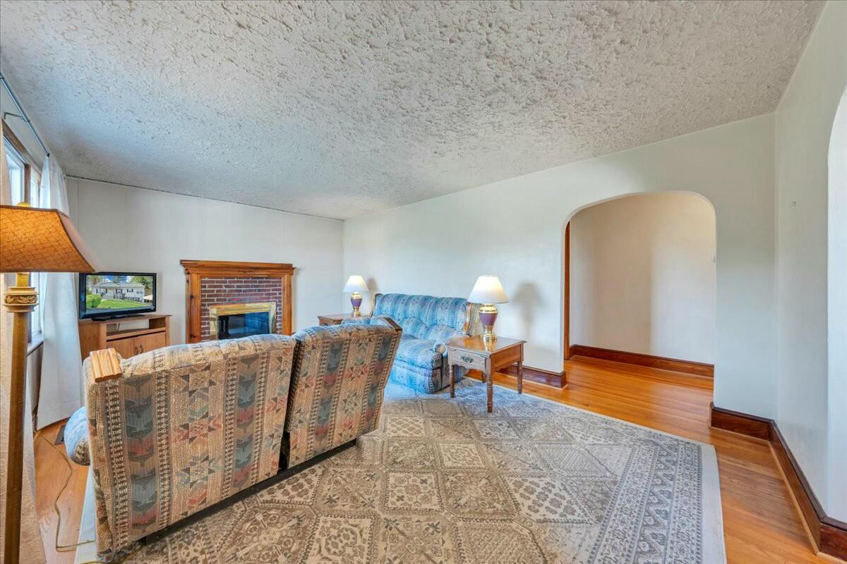 12477 North Old Moneta Rd, Moneta, Virginia image 2