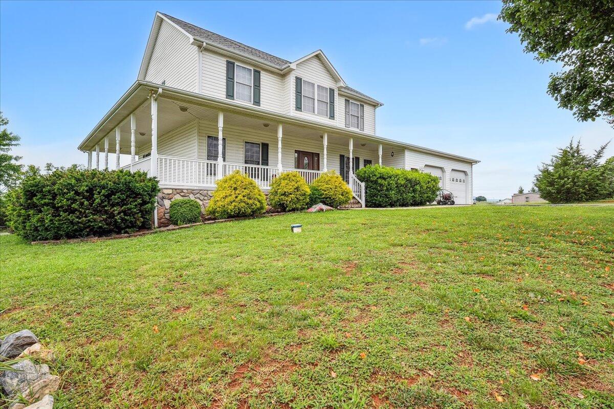 1064 Savanna Hills Dr, Moneta, Virginia image 2