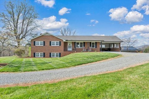 Homes For Sale - 4660 Franklin St<br/> Franklin County, Rocky Mount, VA 24151