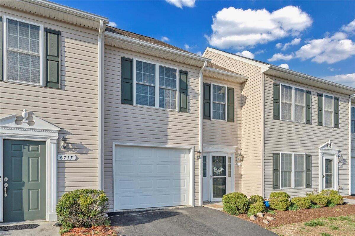 6711 Village Green Dr, Roanoke, Virginia image 1
