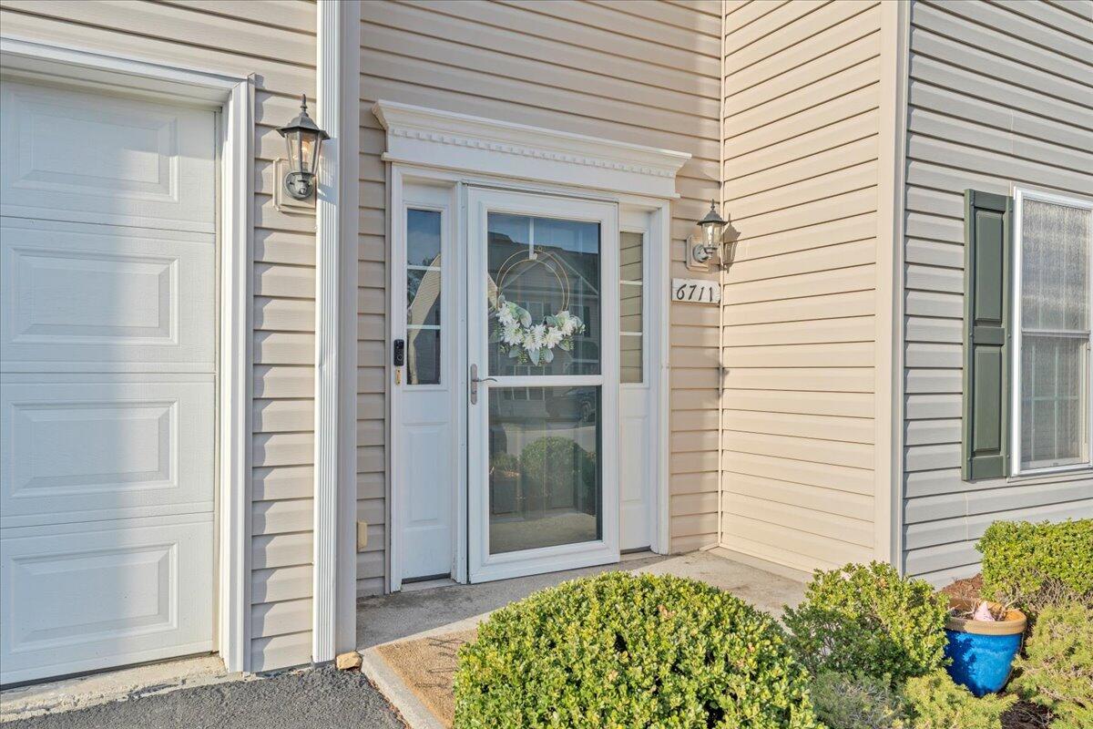 6711 Village Green Dr, Roanoke, Virginia image 2