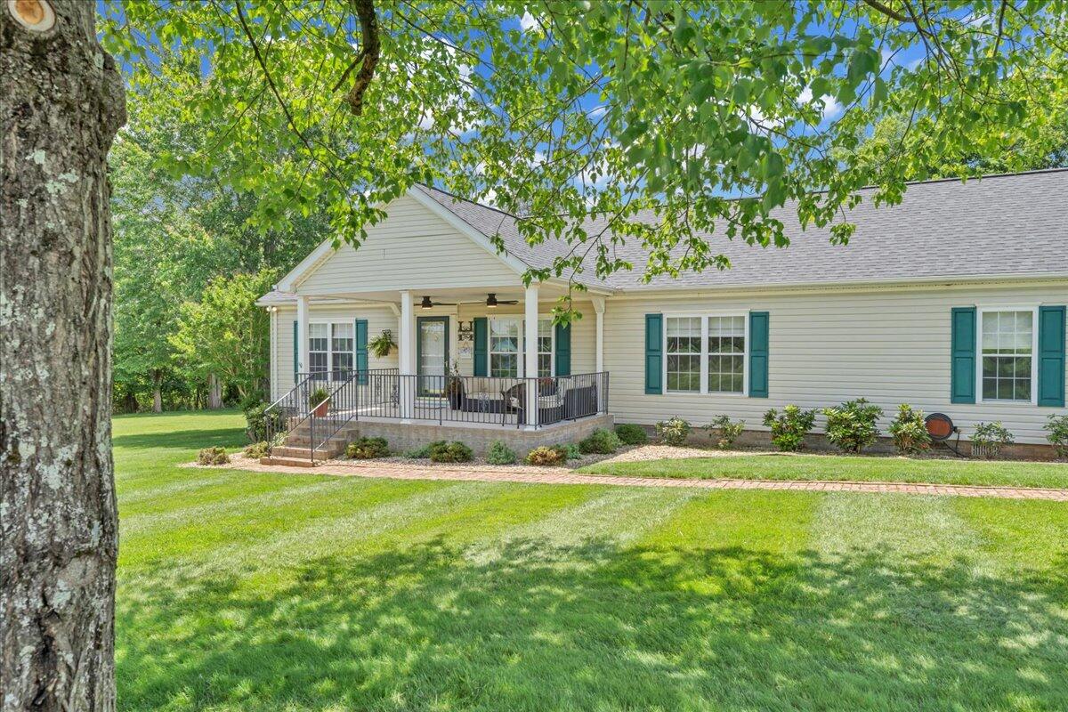 414 Mallard Cove Rd, Moneta, Virginia image 2