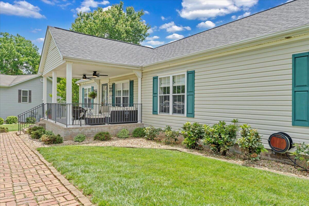 414 Mallard Cove Rd, Moneta, Virginia image 3