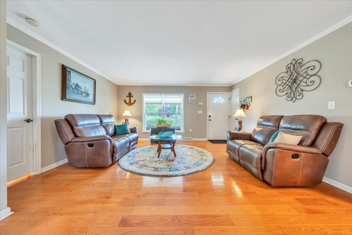 414 Mallard Cove Rd, Moneta, Virginia image 9