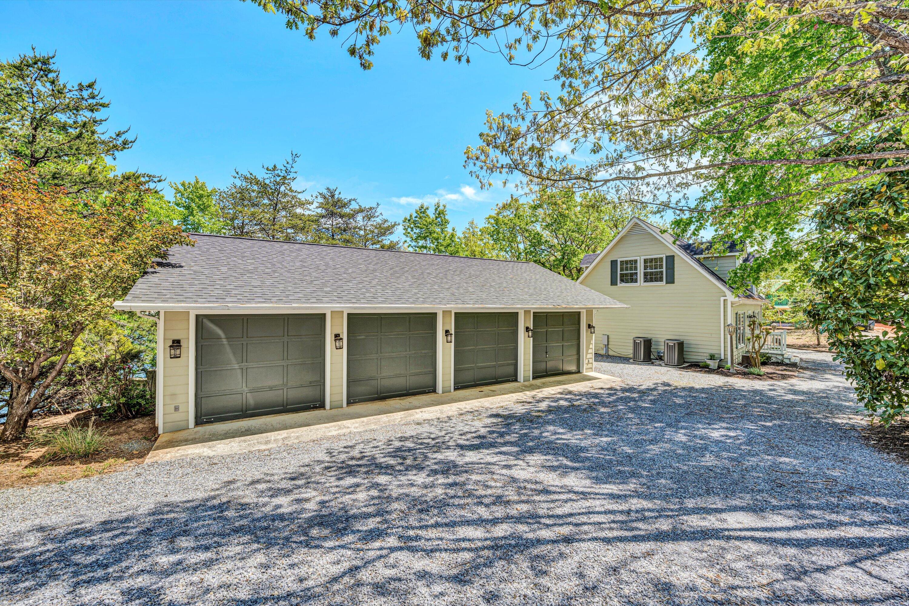 126 Tradewind Ter, Huddleston, Virginia image 12