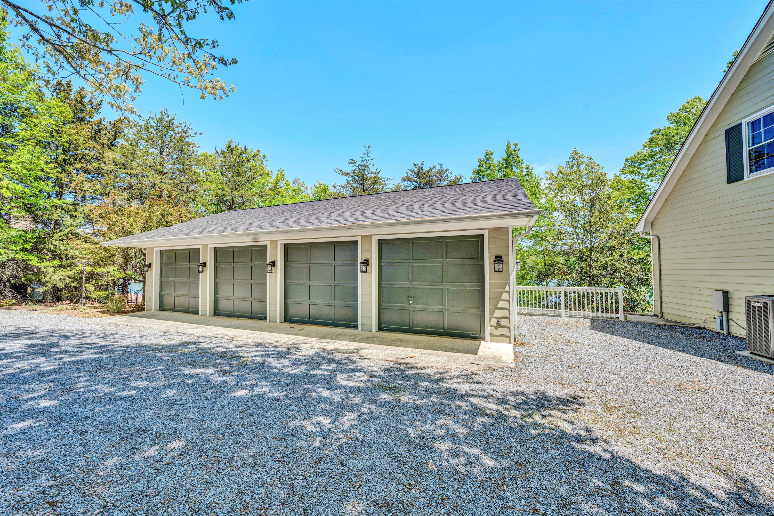 126 Tradewind Ter, Huddleston, Virginia image 13