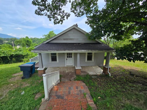 Homes For Rent - 5023 Logan St<br/> Roanoke, VA 24017