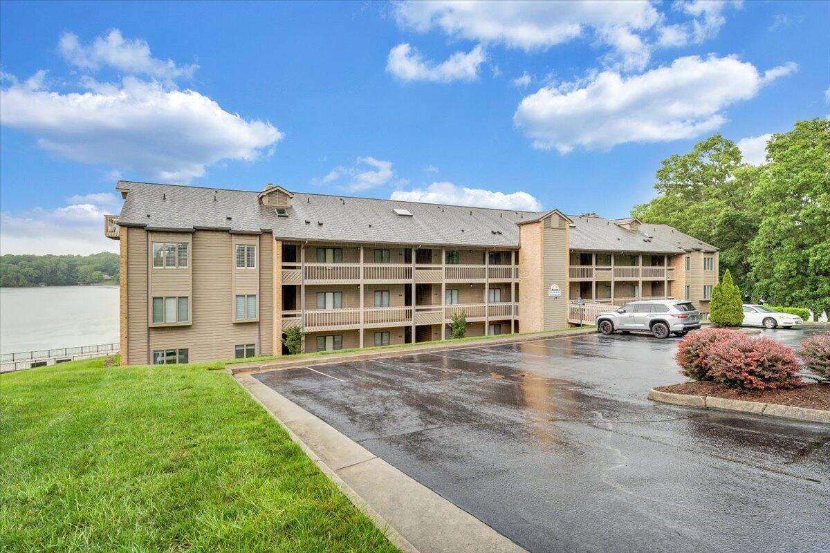 850 Gangplank Rd #310, Moneta, Virginia image 3