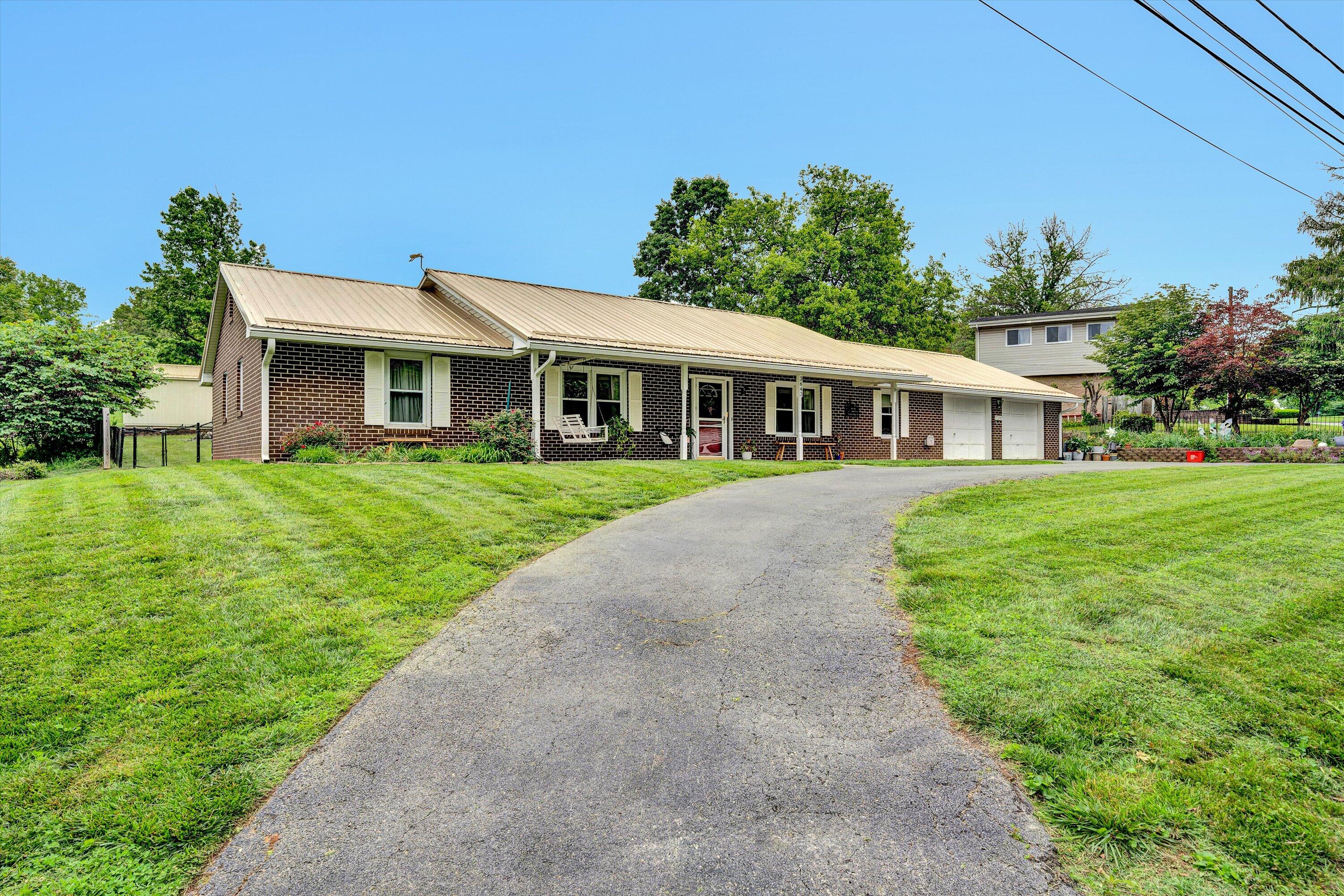 3643 Larson Ln, Roanoke, Virginia image 2