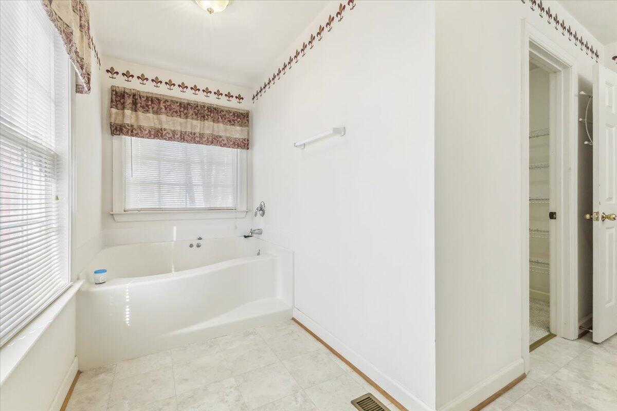 4816 Hickory Hill Dr, Roanoke, Virginia image 10