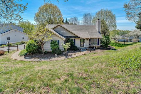 Homes For Sale - 5610 Cortland Rd<br/> Roanoke, VA 24019