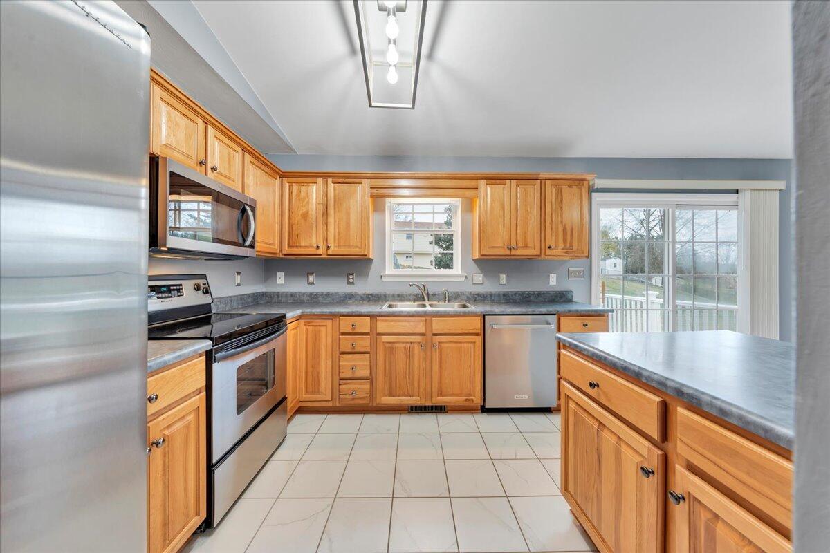 3382 Village Court Ln, Roanoke, Virginia image 5