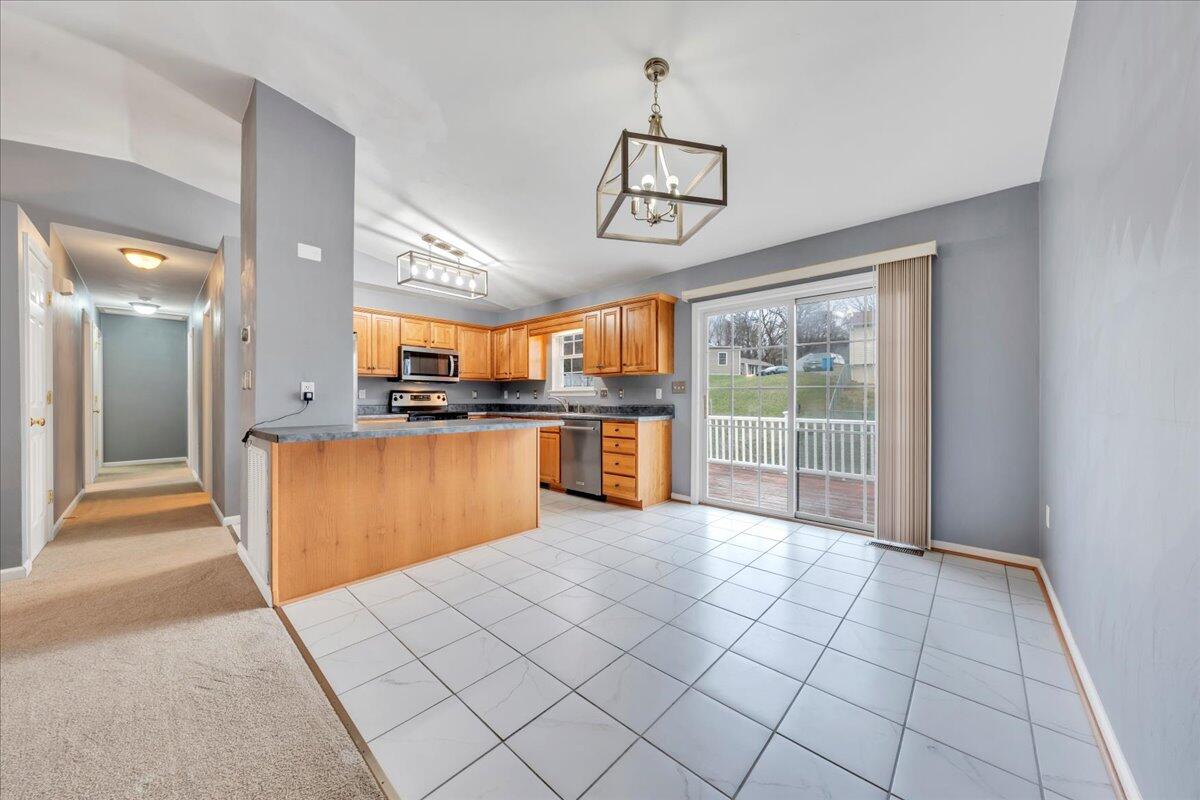 3382 Village Court Ln, Roanoke, Virginia image 12