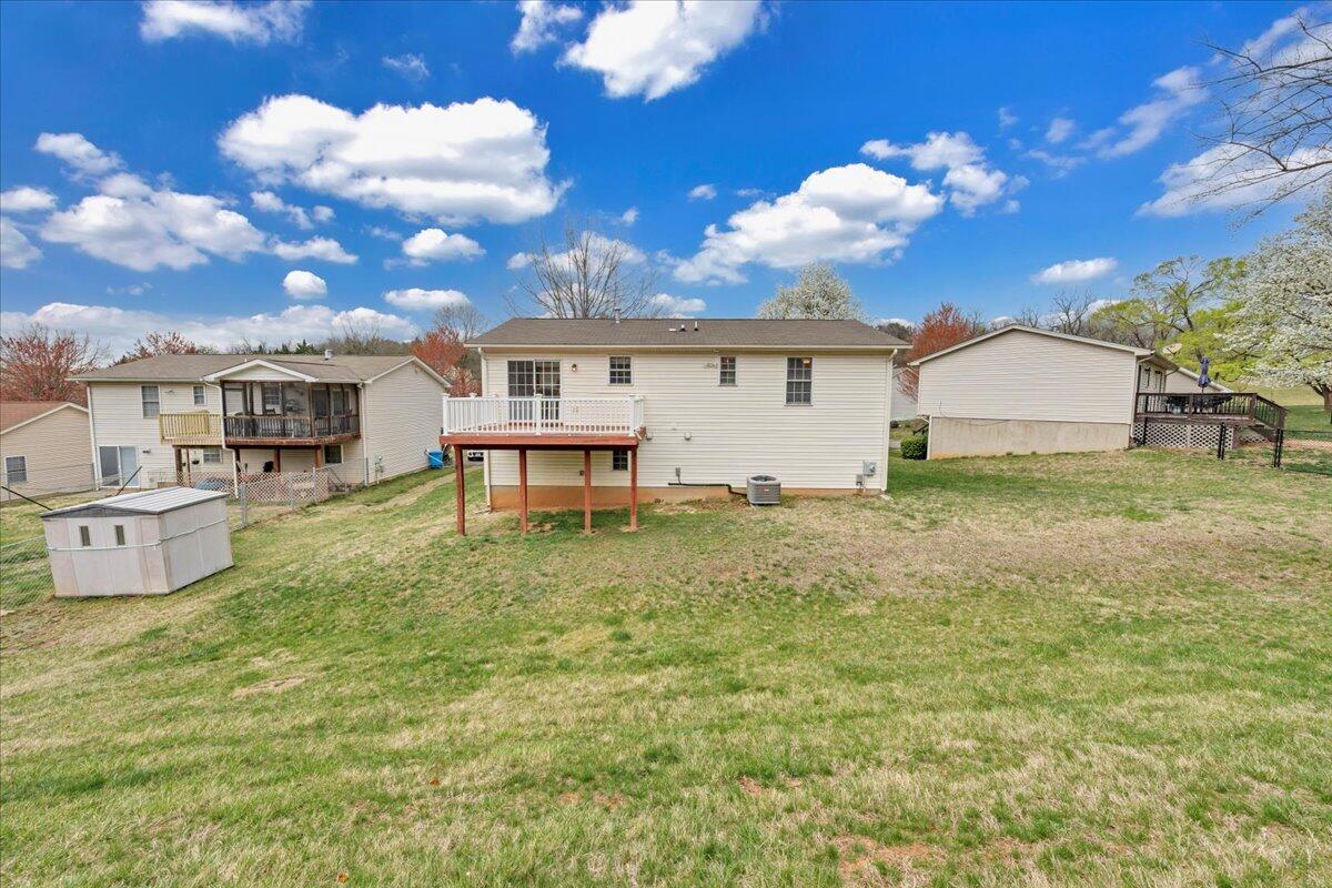 3382 Village Court Ln, Roanoke, Virginia image 2