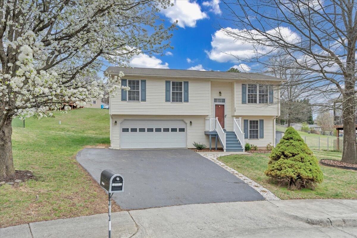 3382 Village Court Ln, Roanoke, Virginia image 29