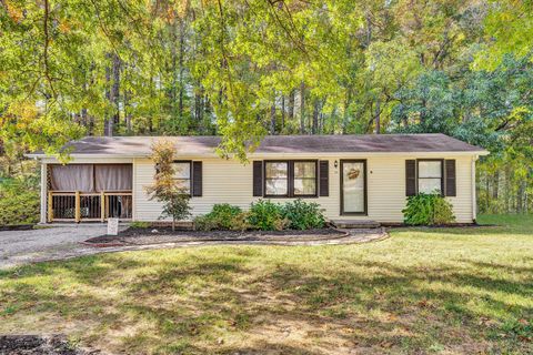 Photo of 55 Beachview LN, Troutville, VA 24175 (MLS # 922221) Photo of 55 Beachview LN, Troutville, VA 24175 (MLS # 922221)