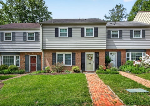 Townhouse For Sale - 120 Camelot Ct<br/> Blacksburg, VA 24060