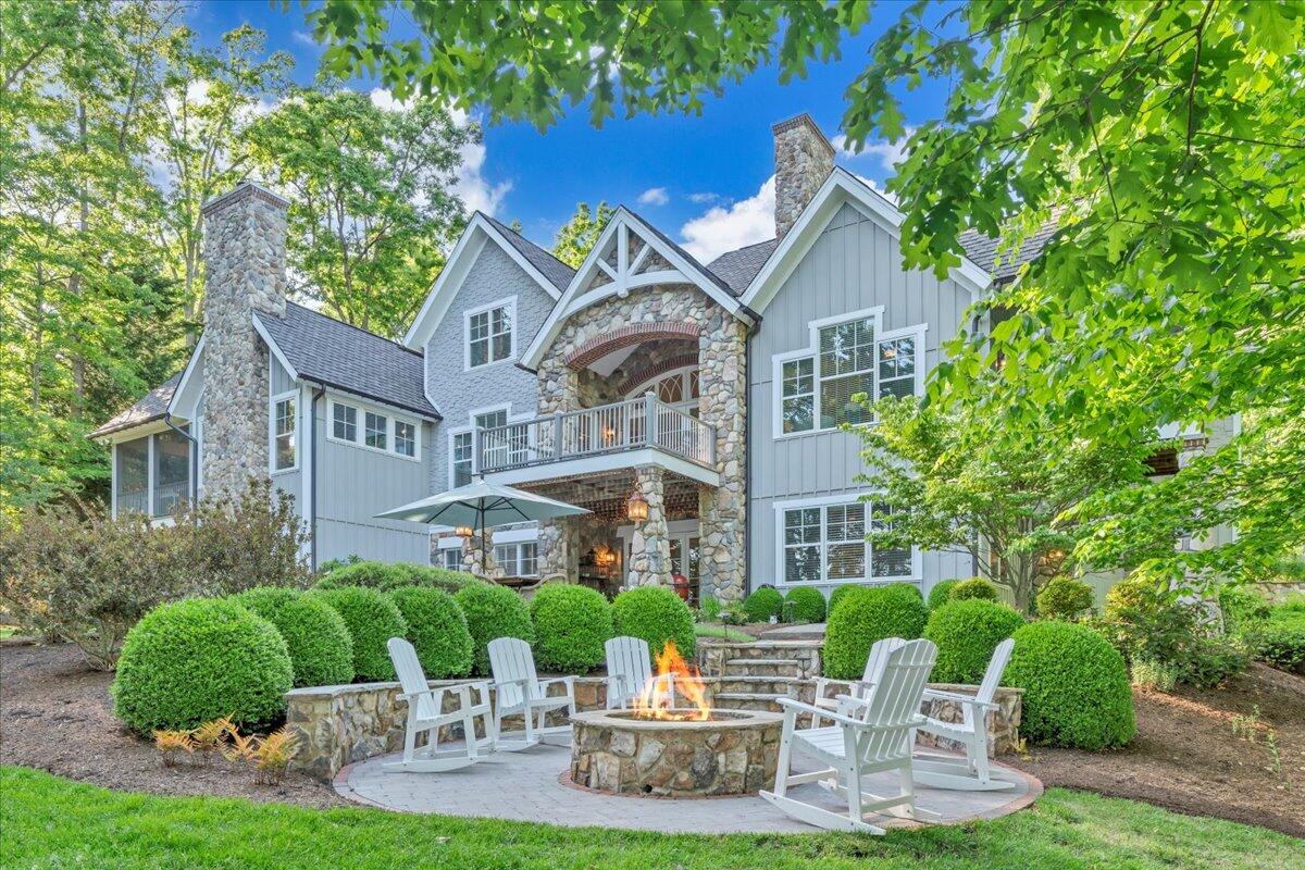 549 Island Pointe Ln, Moneta, Virginia image 2