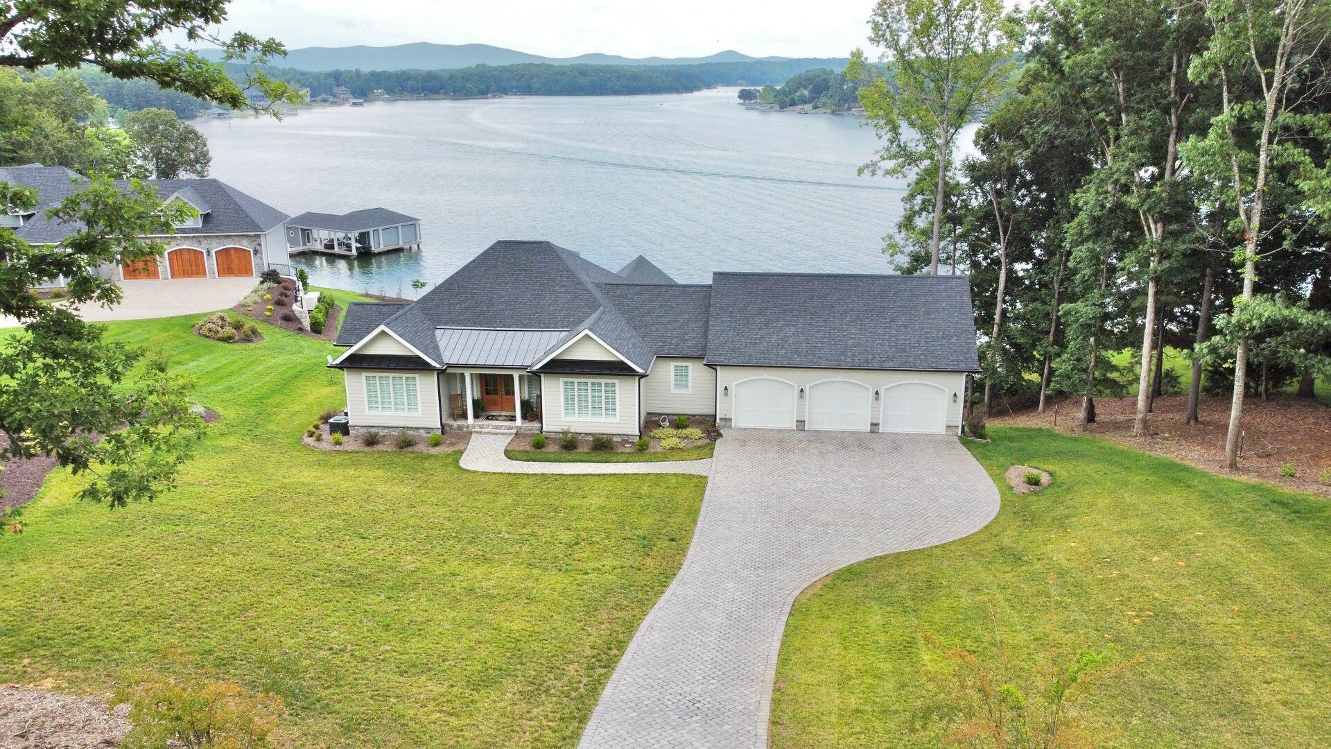 1115 Oakshire Ln, Wirtz, Virginia image 2