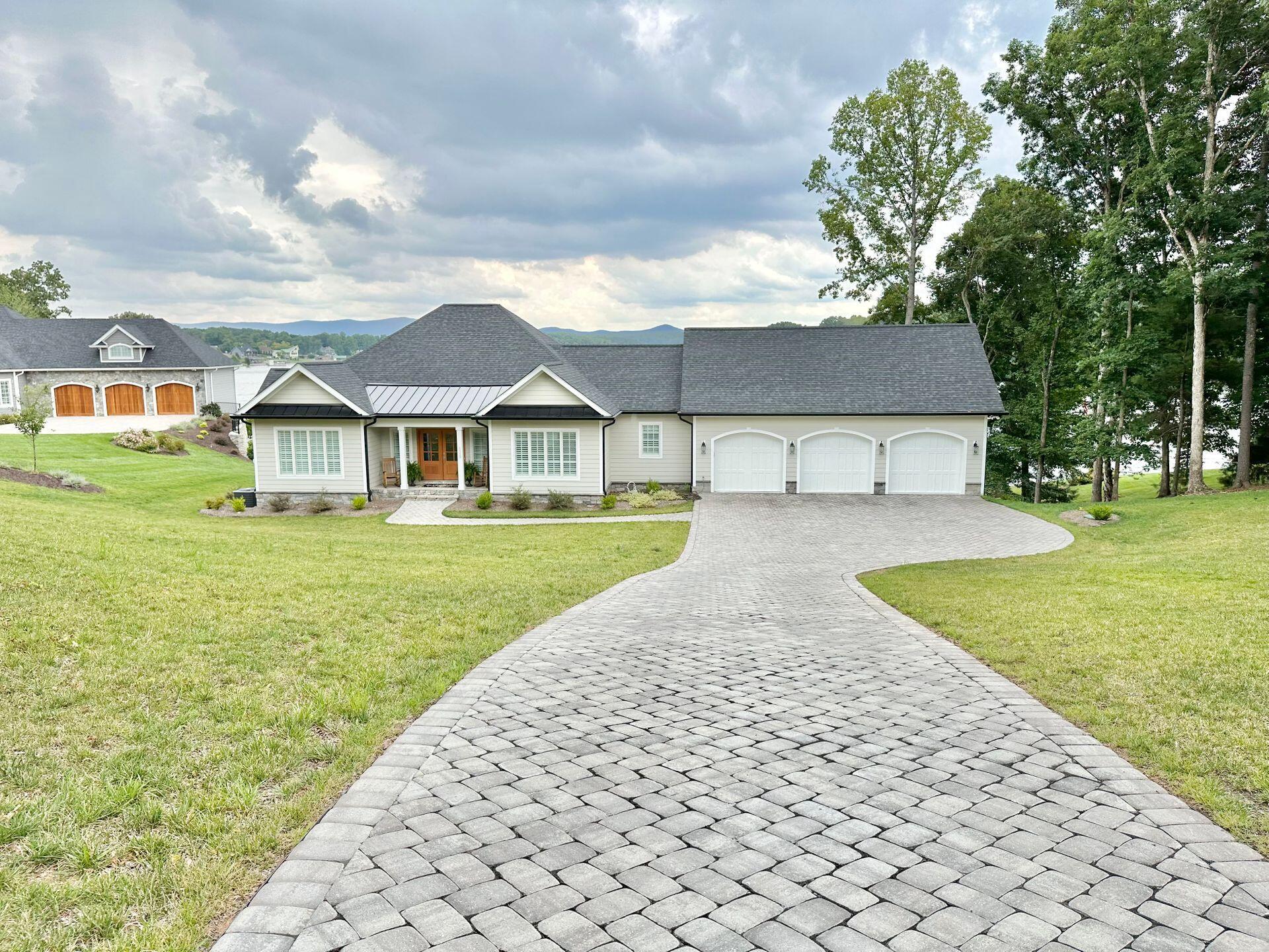 1115 Oakshire Ln, Wirtz, Virginia image 6