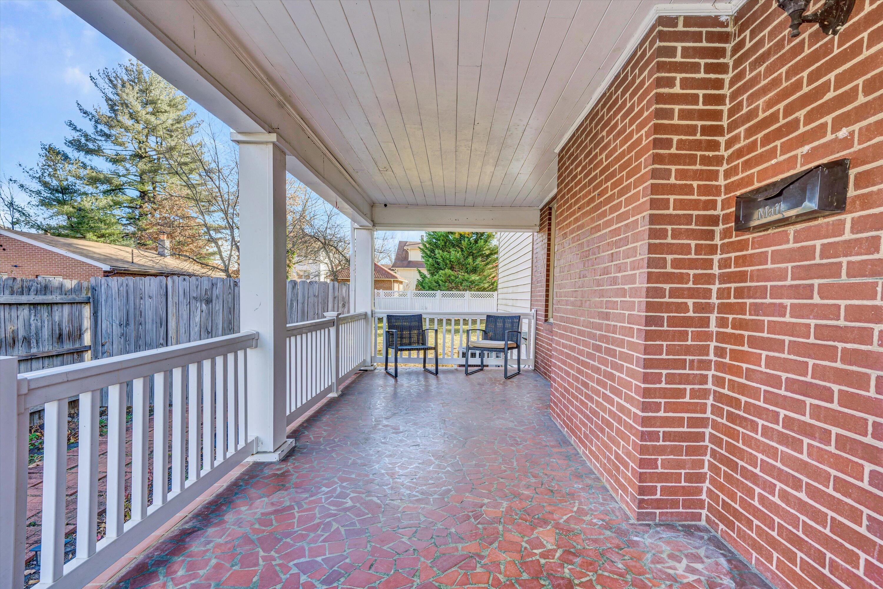 Roanoke, Virginia 24015, United States, 3 Bedrooms Bedrooms, ,2 BathroomsBathrooms,Residential,Pending,28100