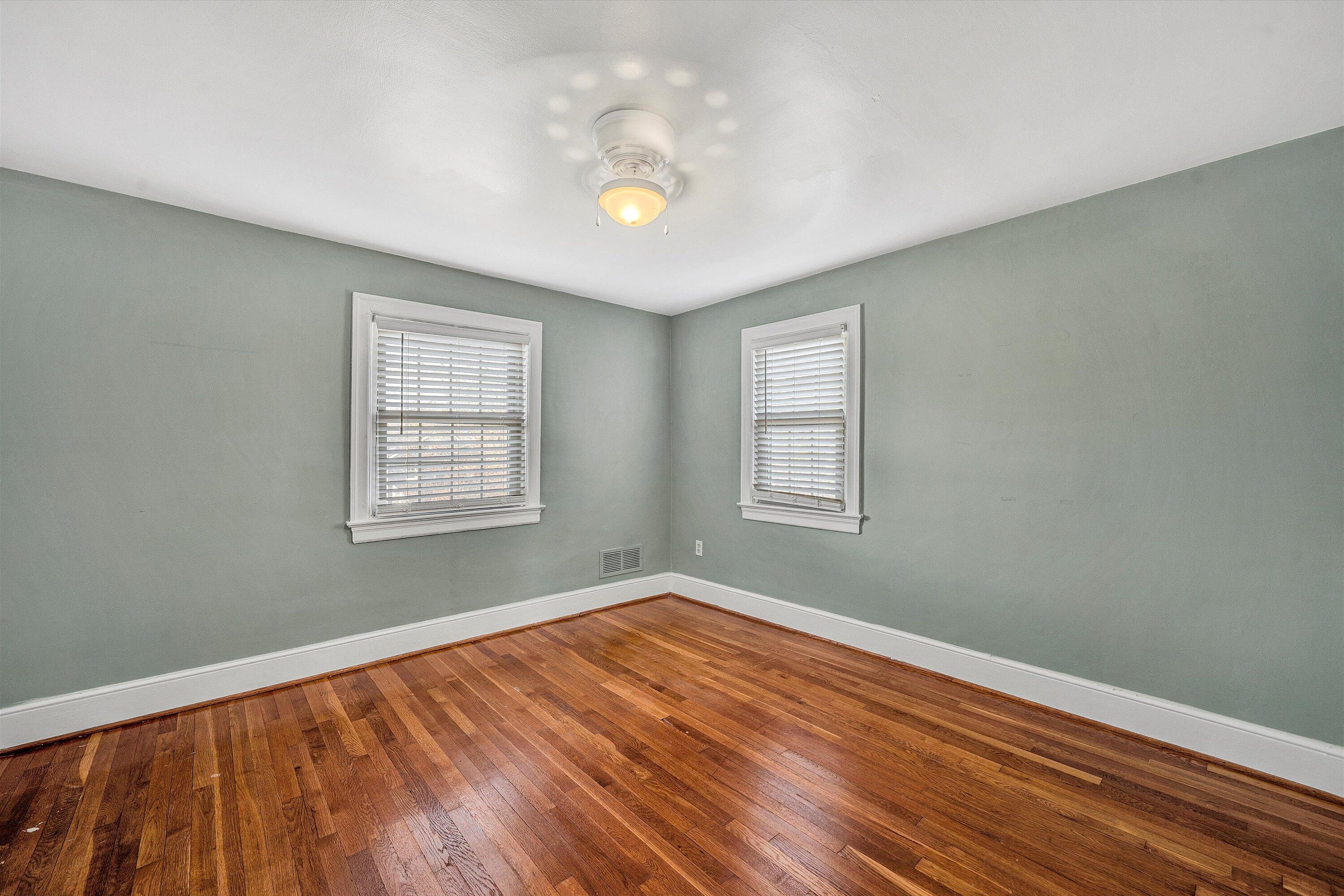 Roanoke, Virginia 24015, United States, 3 Bedrooms Bedrooms, ,2 BathroomsBathrooms,Residential,Pending,28100