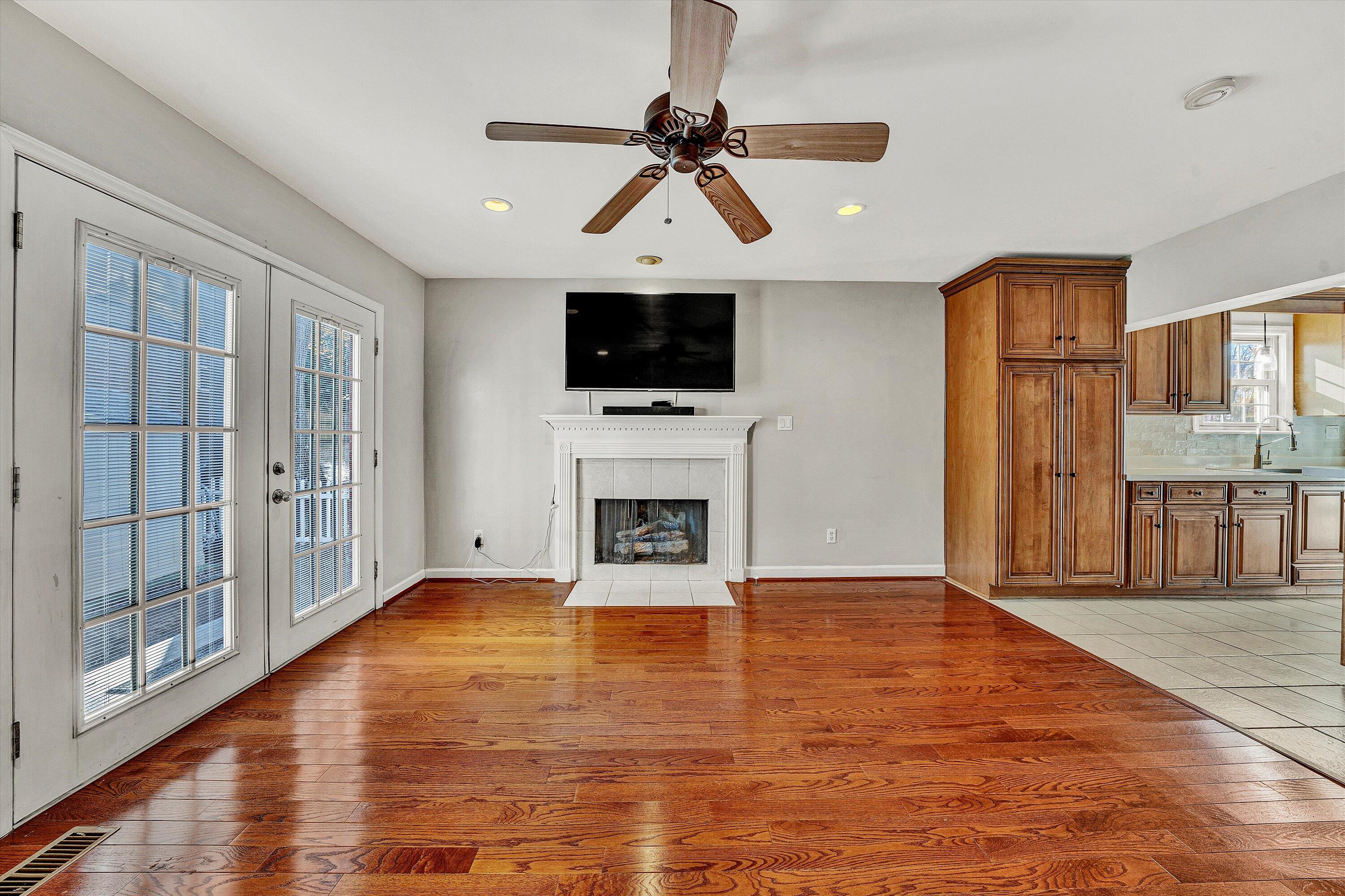 Roanoke, Virginia 24015, United States, 3 Bedrooms Bedrooms, ,2 BathroomsBathrooms,Residential,Pending,28100