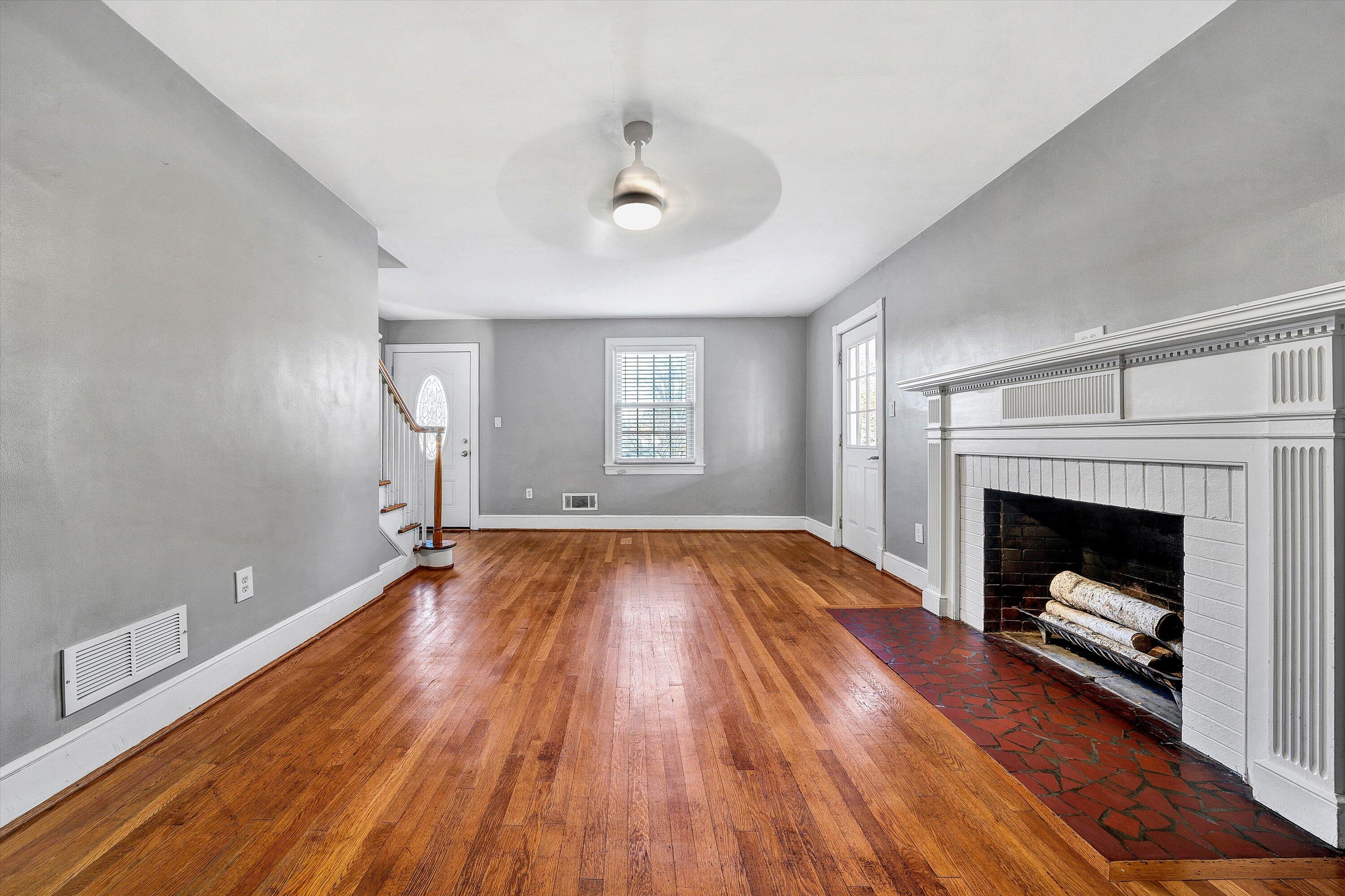 Roanoke, Virginia 24015, United States, 3 Bedrooms Bedrooms, ,2 BathroomsBathrooms,Residential,Pending,28100