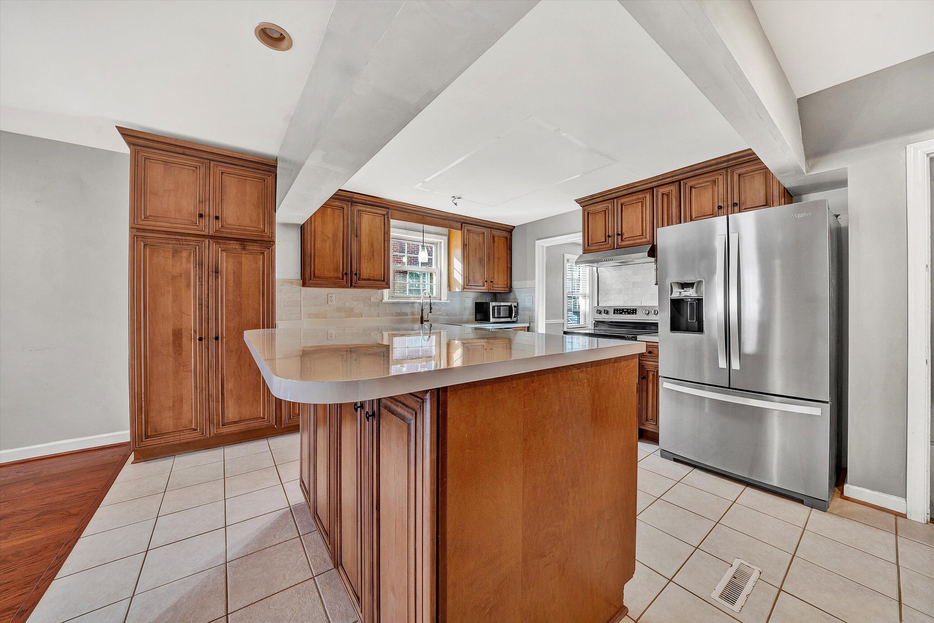 Roanoke, Virginia 24015, United States, 3 Bedrooms Bedrooms, ,2 BathroomsBathrooms,Residential,Pending,28100