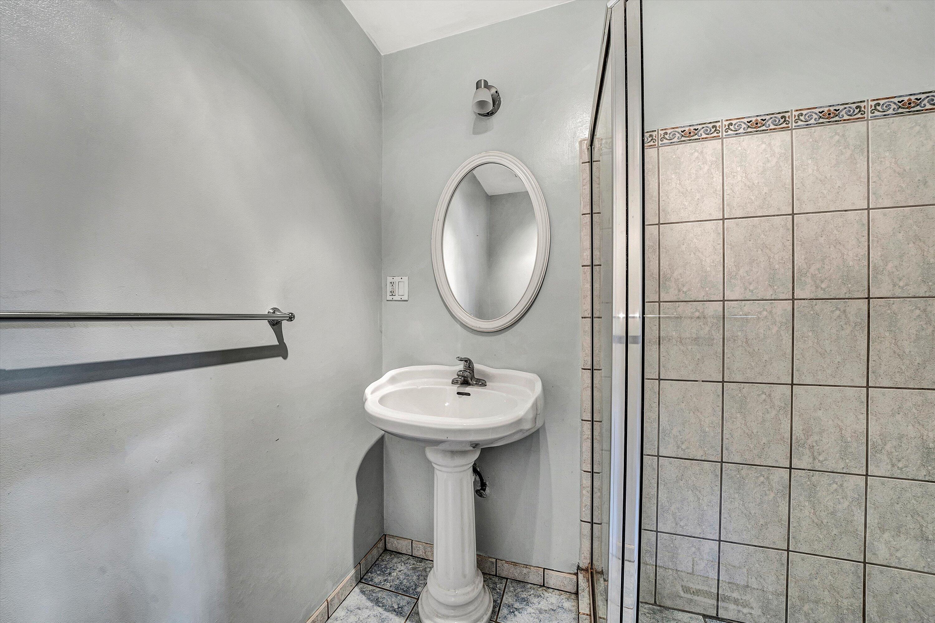 Roanoke, Virginia 24015, United States, 3 Bedrooms Bedrooms, ,2 BathroomsBathrooms,Residential,Pending,28100