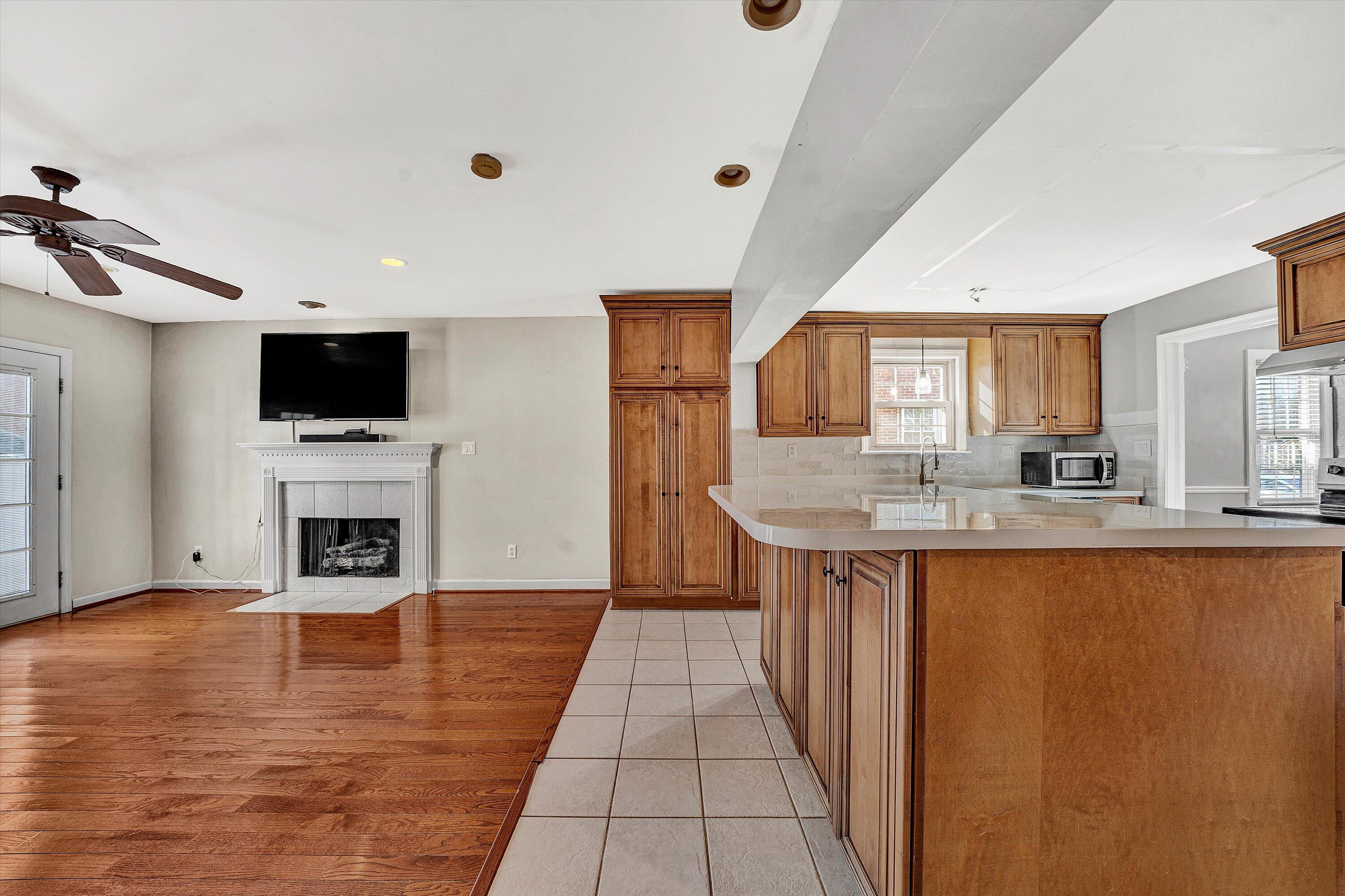 Roanoke, Virginia 24015, United States, 3 Bedrooms Bedrooms, ,2 BathroomsBathrooms,Residential,Pending,28100