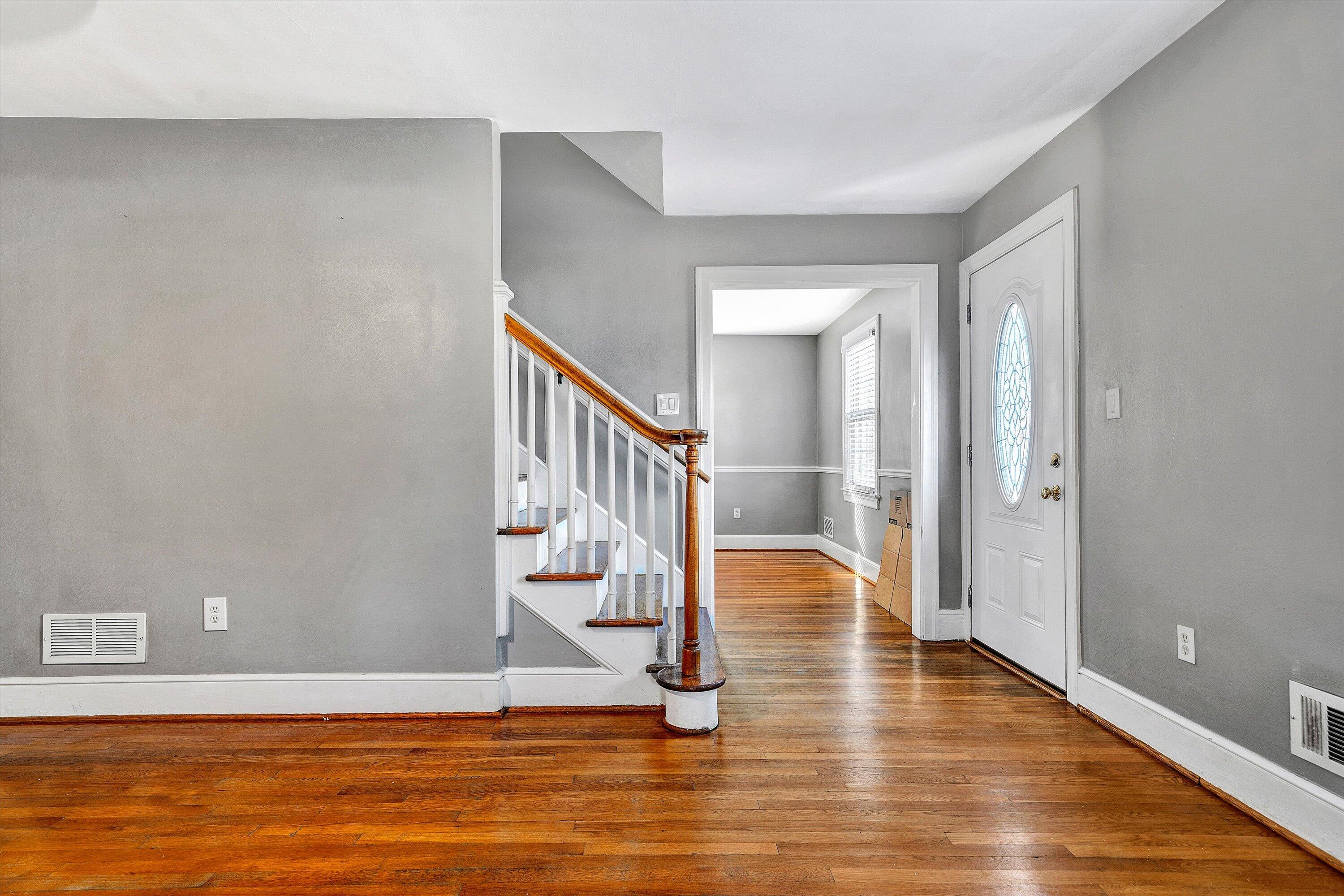 Roanoke, Virginia 24015, United States, 3 Bedrooms Bedrooms, ,2 BathroomsBathrooms,Residential,Pending,28100