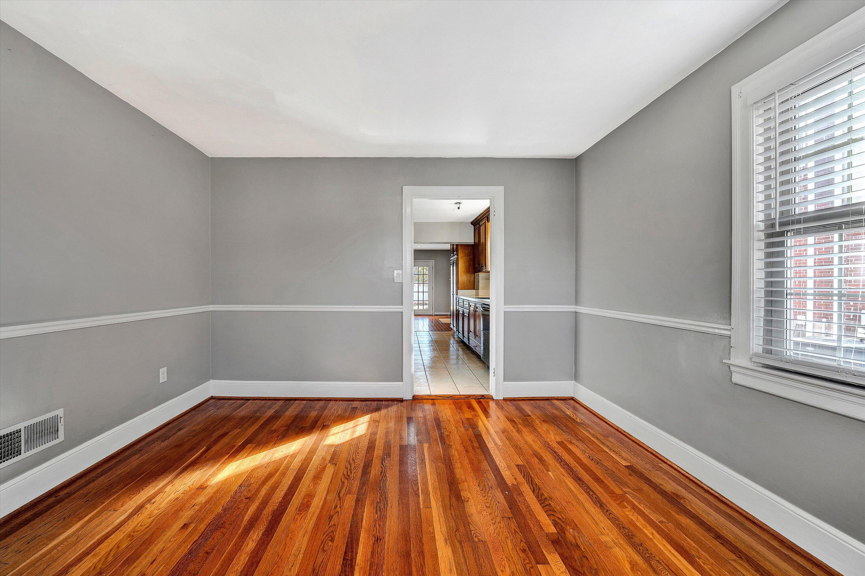 Roanoke, Virginia 24015, United States, 3 Bedrooms Bedrooms, ,2 BathroomsBathrooms,Residential,Pending,28100