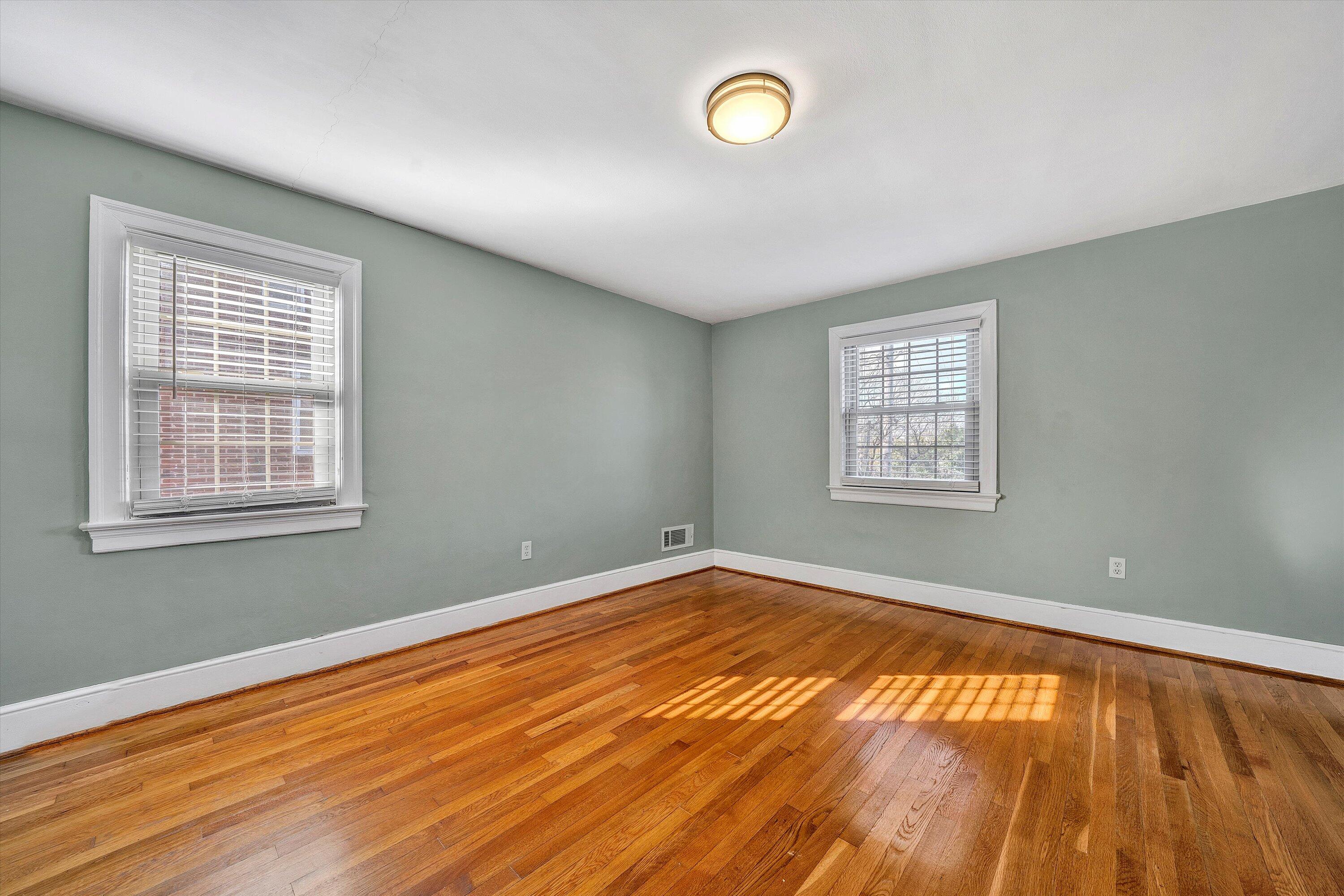 Roanoke, Virginia 24015, United States, 3 Bedrooms Bedrooms, ,2 BathroomsBathrooms,Residential,Pending,28100