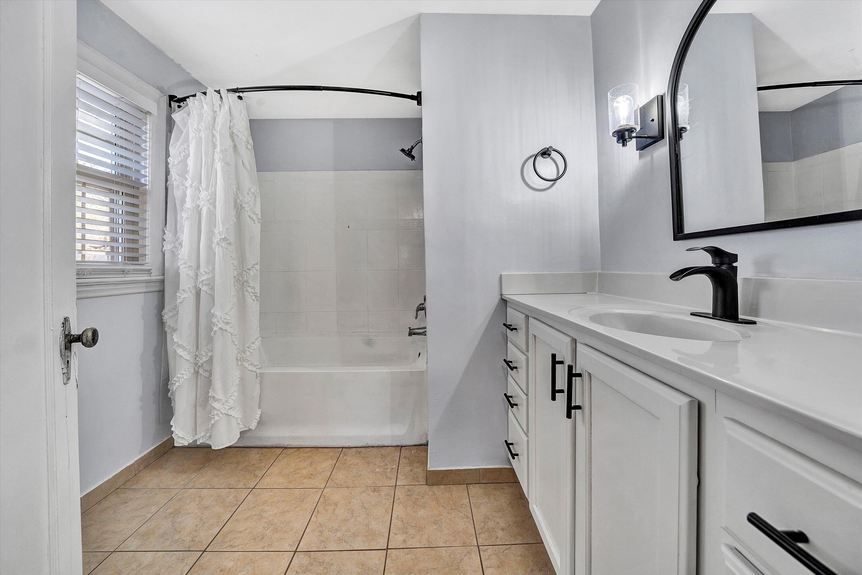 Roanoke, Virginia 24015, United States, 3 Bedrooms Bedrooms, ,2 BathroomsBathrooms,Residential,Pending,28100