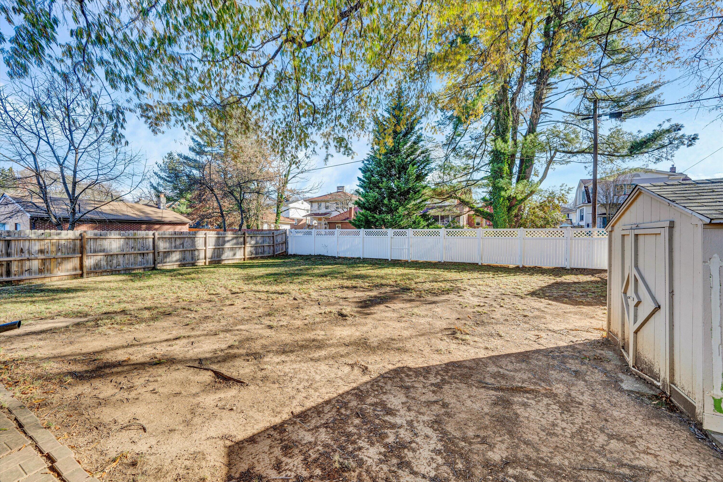 Roanoke, Virginia 24015, United States, 3 Bedrooms Bedrooms, ,2 BathroomsBathrooms,Residential,Pending,28100