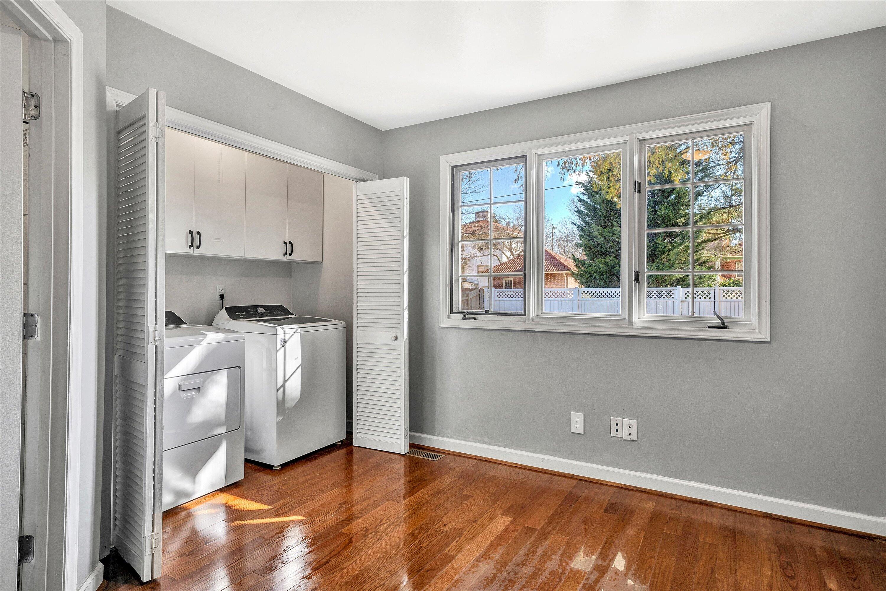 Roanoke, Virginia 24015, United States, 3 Bedrooms Bedrooms, ,2 BathroomsBathrooms,Residential,Pending,28100